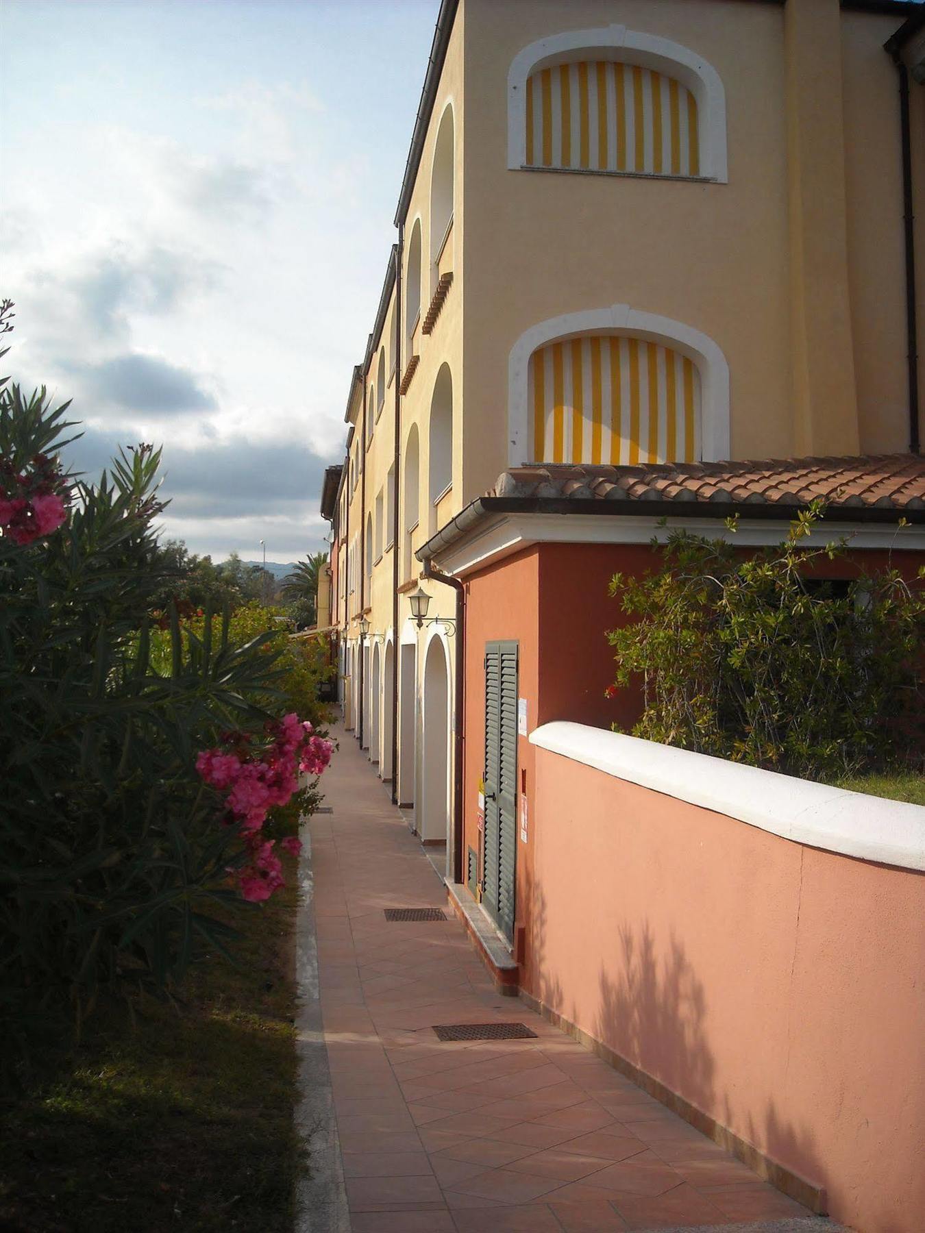 Residence Il Borgo Orosei Eksteriør bilde